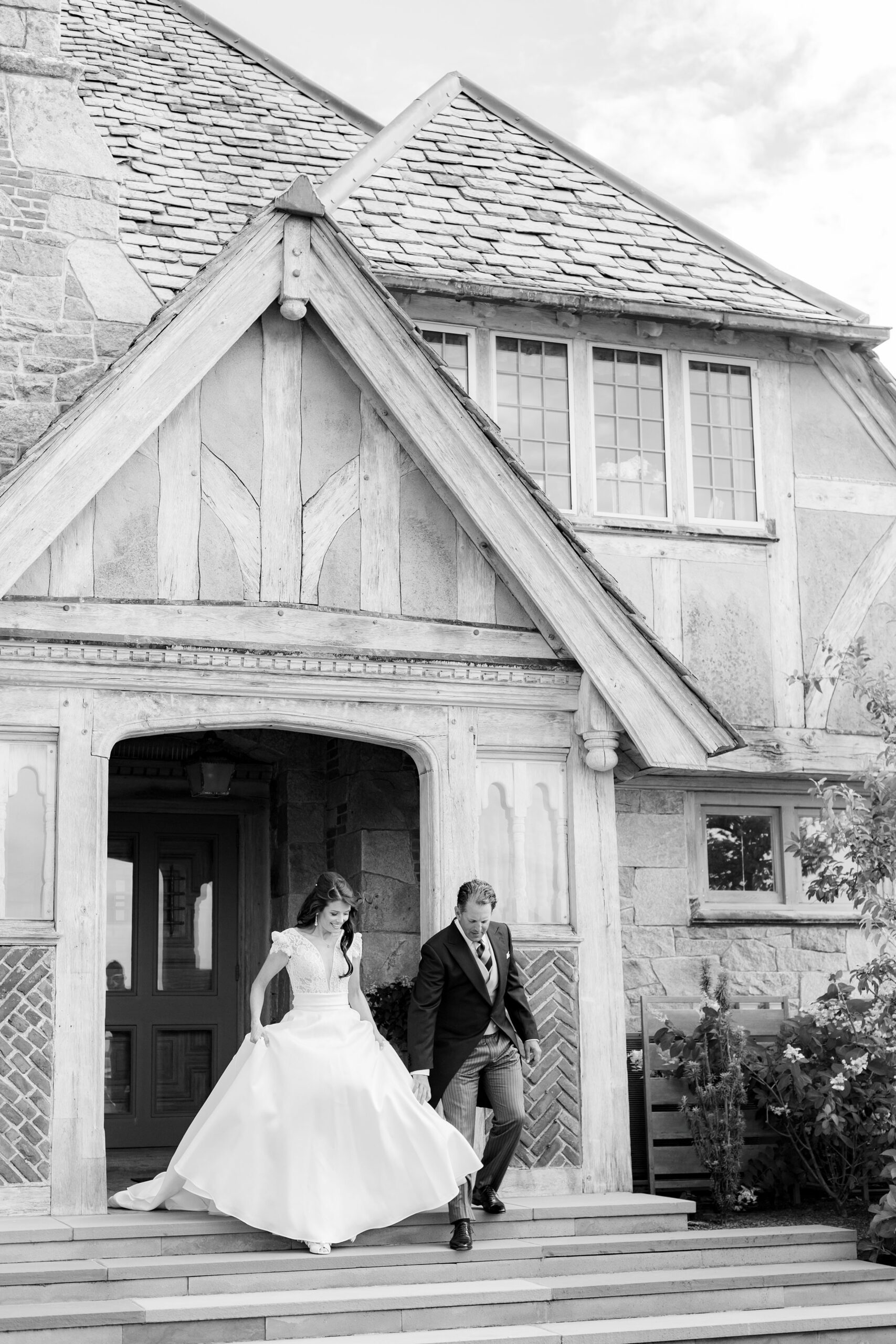 Newport Oceanfront Wedding at a Private Home 08.jpg