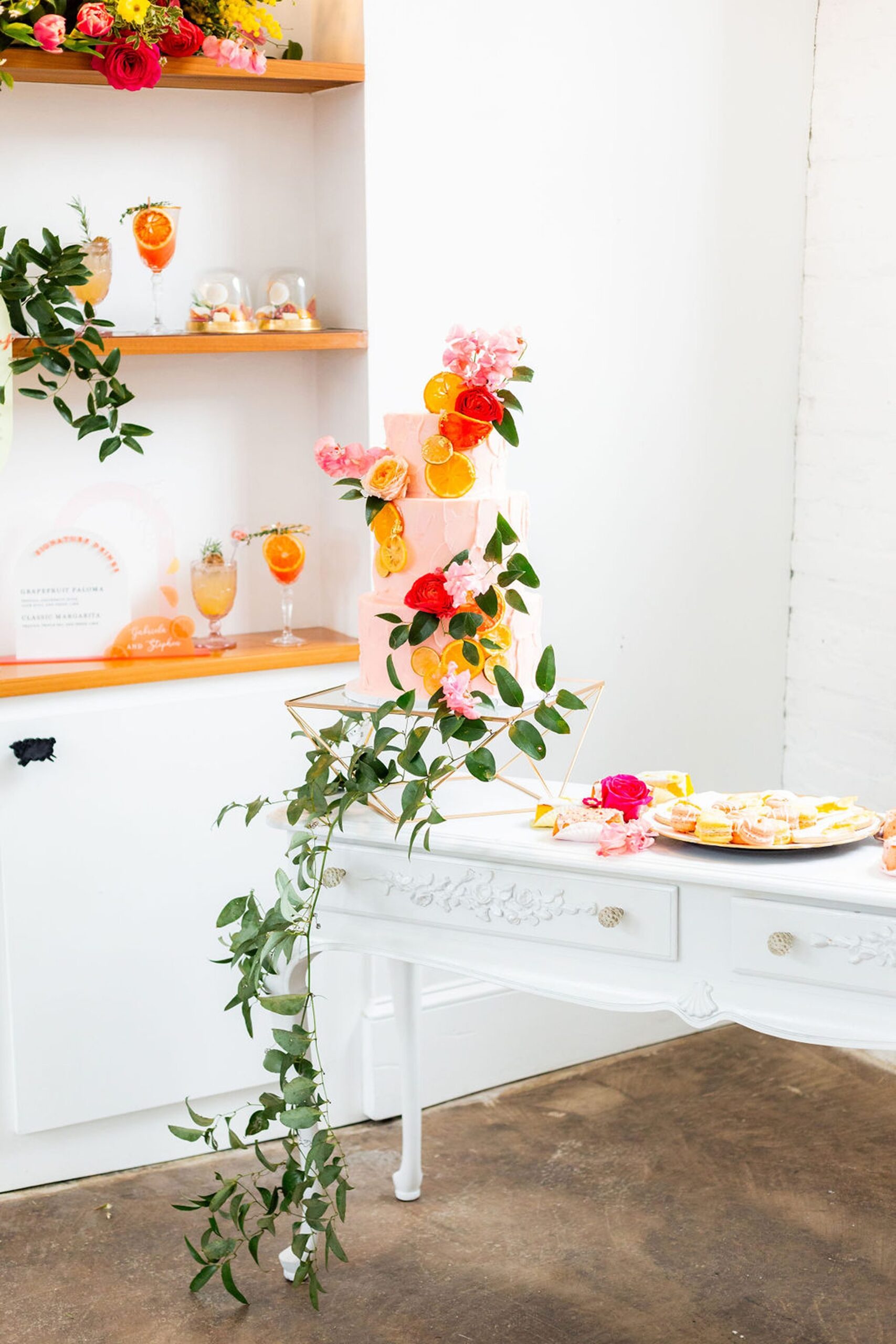 Bright colors for New England wedding decor